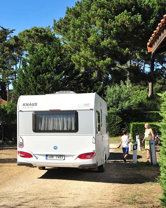 Une tente sur son emplacement ombragé dans les Landes à Messanges