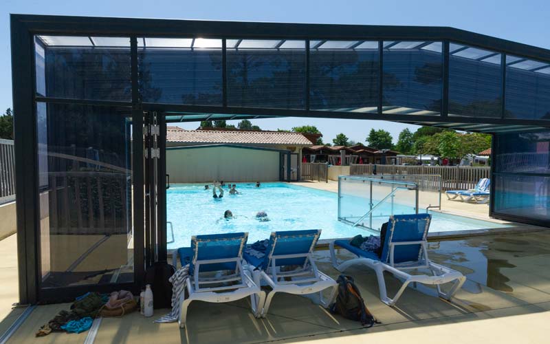 Entrée de la piscine du camping le Moussaillon dans les Landes