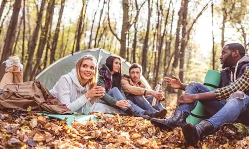 Campeurs en automne dans les Landes