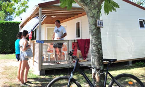 Mobile home with terrace for rent at the campsite in the Landes in Messanges