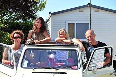 Women in a Citroën Dyane at the campsite in Messanges near Capbreton