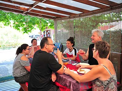 Camper having lunch on the terrace at the restaurant of Le Moussaillon campsite in Messanges