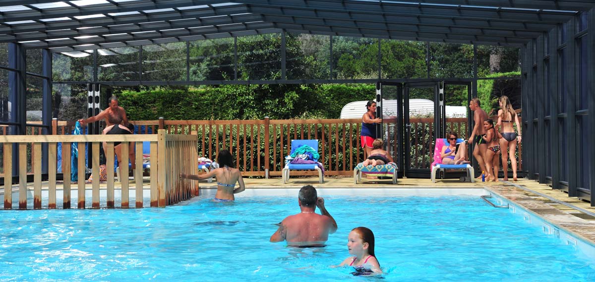 View of the covered and heated swimming pool of the campsite near Vieux-Boucau